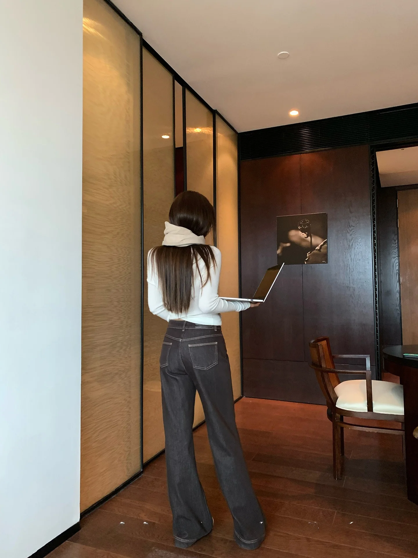 Джинсы женские с низкой посадкой, расклешенные, свободные, утягивающие, с широкими штанинами, на молнии, с высокой талией, хлопковые, повседневные, прямого кроя, неэластичные
Джинсы женские с низкой посадкой, расклешенные, свободные, утягивающие, с широкими штанинами, на молнии, с высокой талией, хлопковые, повседневные, прямого кроя, неэластичные