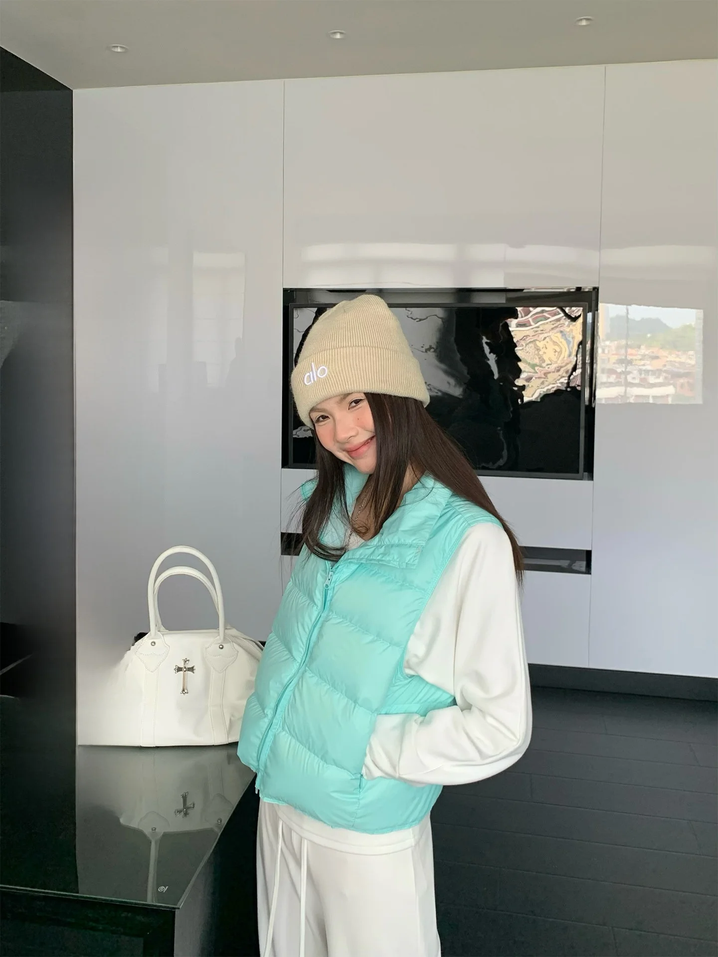 Mint Green down Jacket Vest Women's Loose Fit Winter New Style Casual Knitted Duck down Vest Top Ladies Fashion
Mint Green down Jacket Vest Women's Loose Fit Winter New Style Casual Knitted Duck down Vest Top Ladies Fashion