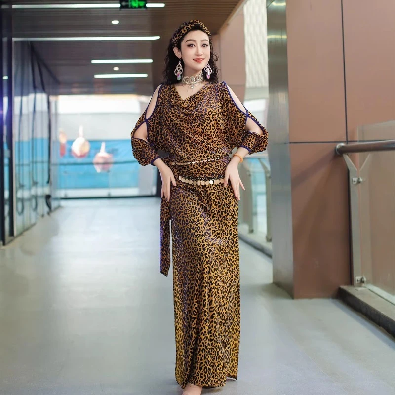 New one-piece belly dance robe, female folk dance performance costume, elegant and long stage performance costume
New one-piece belly dance robe, female folk dance performance costume, elegant and long stage performance costume
