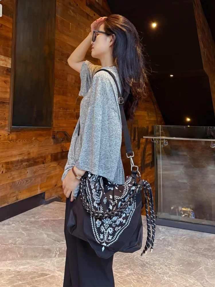 Повседневная нейлоновая сумка через плечо, женская художественная сумка для отдыха, большая сумка-тоут Capaci BYZZ, сумка на одно плечо с принтом Caew Nut
Повседневная нейлоновая сумка через плечо, женская художественная сумка для отдыха, большая сумка-тоут Capaci BYZZ, сумка на одно плечо с принтом Caew Nut