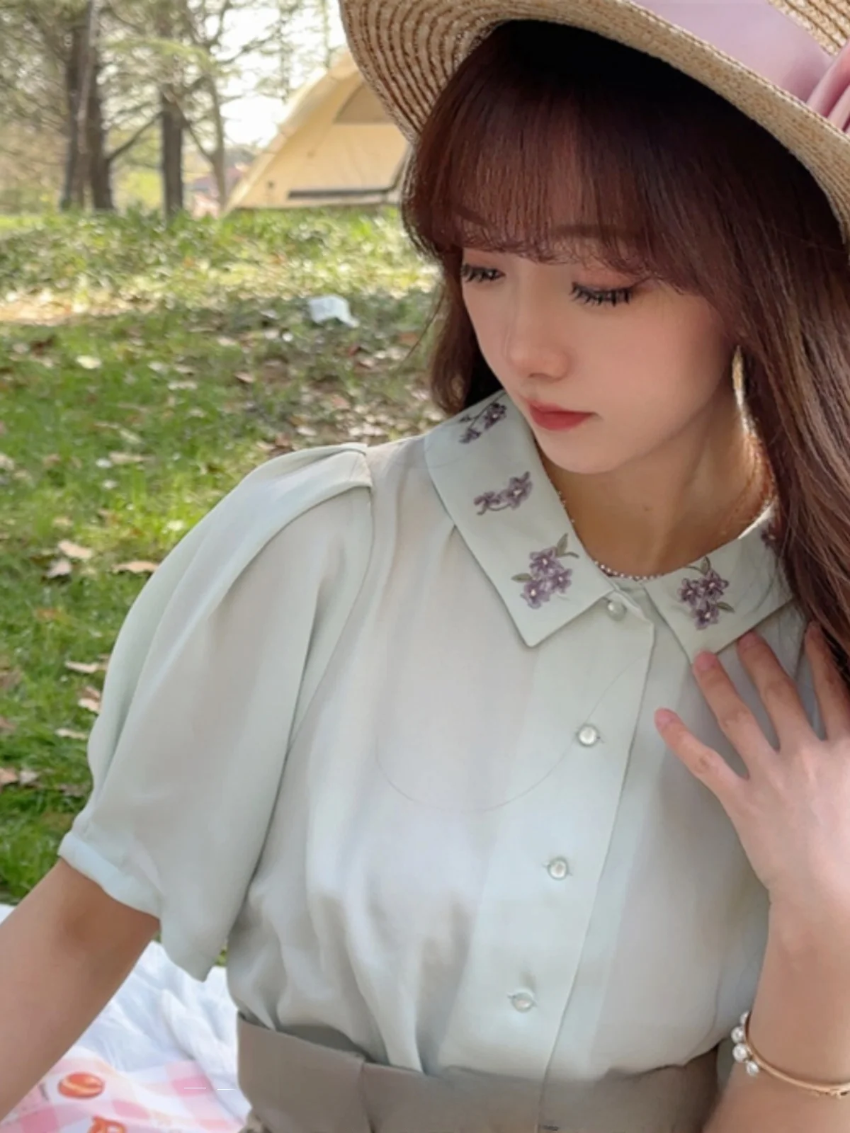 Retro Sweet Girl Purple Lilac Pattern Embroidery Single Button Smooth Chiffon Short Sleeve Shirt Women's Neck Design Bub...
Retro Sweet Girl Purple Lilac Pattern Embroidery Single Button Smooth Chiffon Short Sleeve Shirt Women's Neck Design Bub...