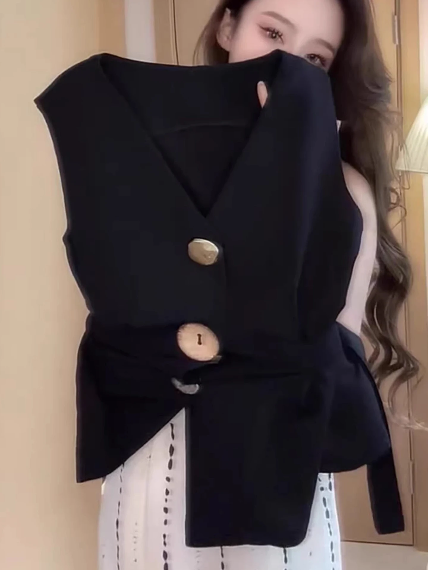 Comfortable Pure Color Vest Faionable Slim Fit Summer Casual Svel Top Ele Sle Versatile Button Detail V-Ne
Comfortable Pure Color Vest Faionable Slim Fit Summer Casual Svel Top Ele Sle Versatile Button Detail V-Ne