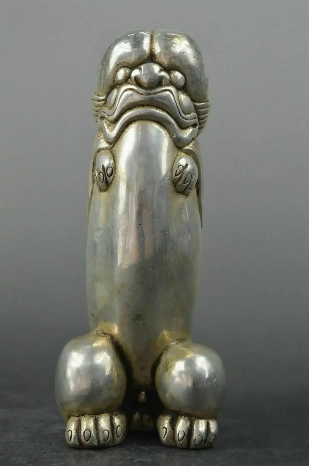Chinese Tibet silver carved guard Foo Dogs Lion statues Organs Genitals Beast Head Statue
Chinese Tibet silver carved guard Foo Dogs Lion statues Organs Genitals Beast Head Statue