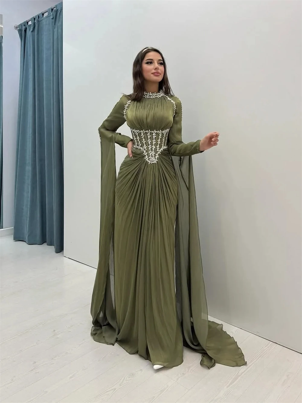 Customized Simple Green Chiffon Evening Dress Graceful O-Neck Long Sleeves Homecoming Dress Soft Straight Sweep Train Prom Dress
Customized Simple Green Chiffon Evening Dress Graceful O-Neck Long Sleeves Homecoming Dress Soft Straight Sweep Train Prom Dress