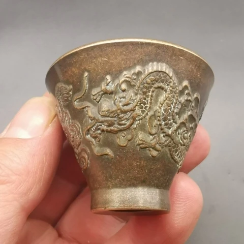 Copper collection Copper wine glass Hat cup Small wine cup ornament Old-fashioned dragon pattern copper wine glass
Copper collection Copper wine glass Hat cup Small wine cup ornament Old-fashioned dragon pattern copper wine glass