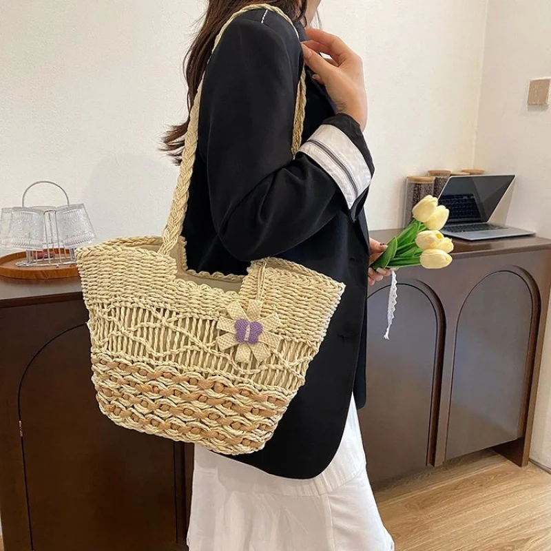 Classic Popular Crossbody Bag For Ladies Made Of High Quality Leather By Famous Luxury Brand
Classic Popular Crossbody Bag For Ladies Made Of High Quality Leather By Famous Luxury Brand