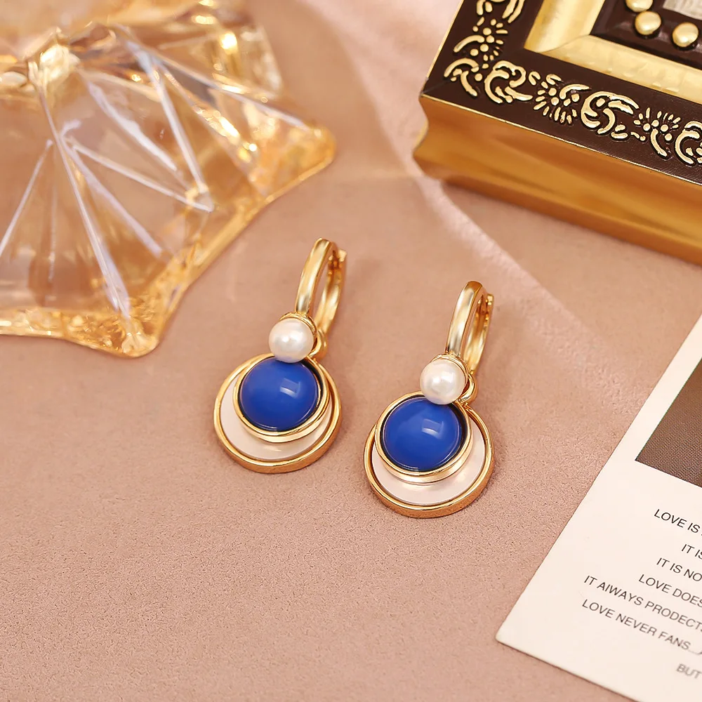 Fashionable and exquisite retro blue natural shell earrings, high-end personalized earrings, multi-wear earrings for women
Fashionable and exquisite retro blue natural shell earrings, high-end personalized earrings, multi-wear earrings for women