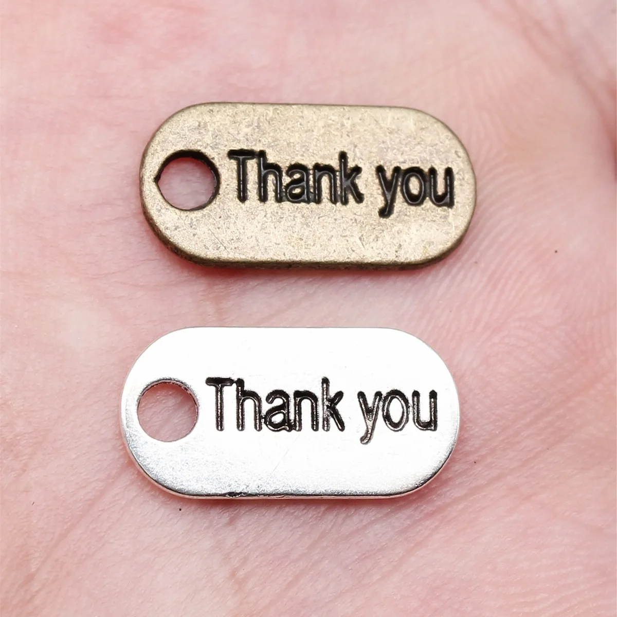 WYSIWYG 10pcs 18x10mm 2 Colors Antique Bronze Color Antique Silver Color Thank You Charms For DIY Jewelry Making
WYSIWYG 10pcs 18x10mm 2 Colors Antique Bronze Color Antique Silver Color Thank You Charms For DIY Jewelry Making
