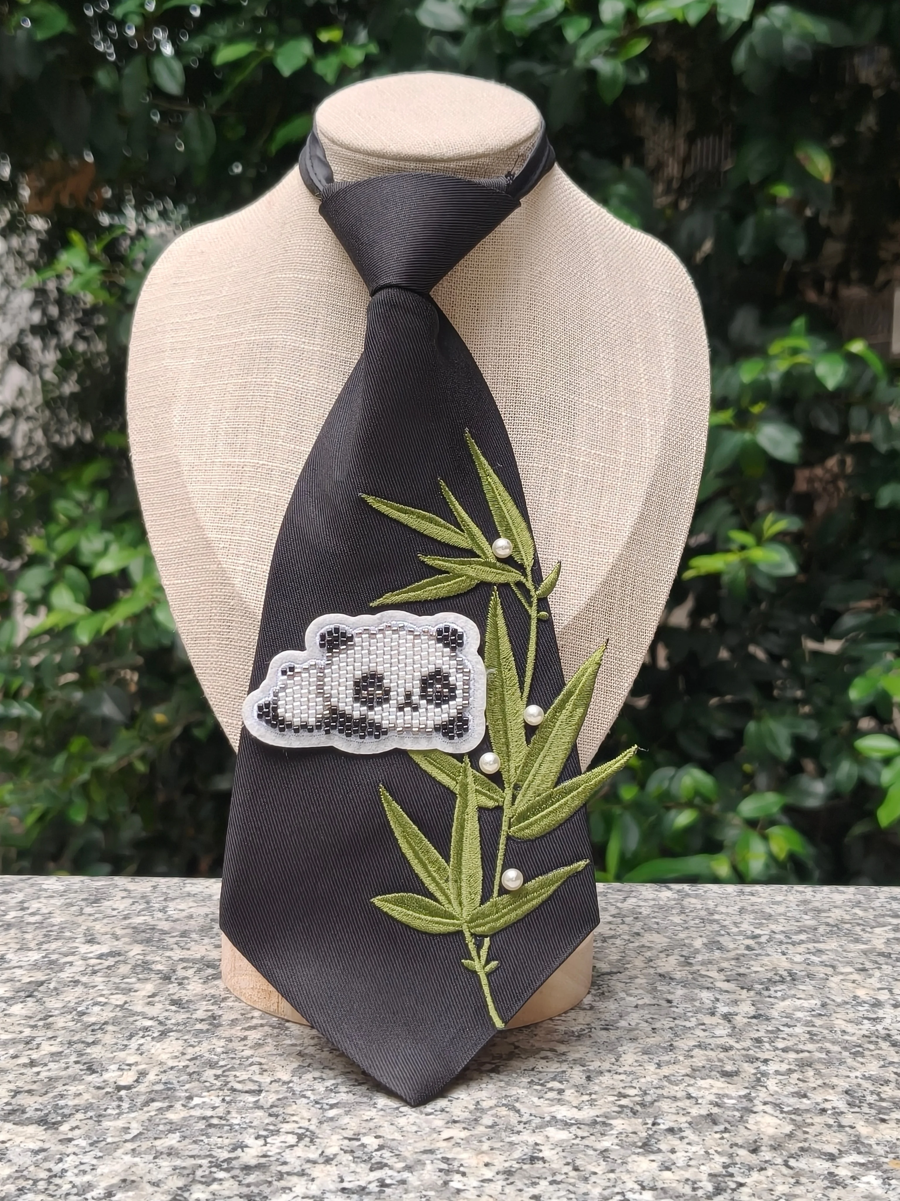 Handmade Beaded Panda Embroidery Tie, New Chinese-Style Bamboo and Pearl Decoration, Atmospheric Accessory for Work Attire
Handmade Beaded Panda Embroidery Tie, New Chinese-Style Bamboo and Pearl Decoration, Atmospheric Accessory for Work Attire
