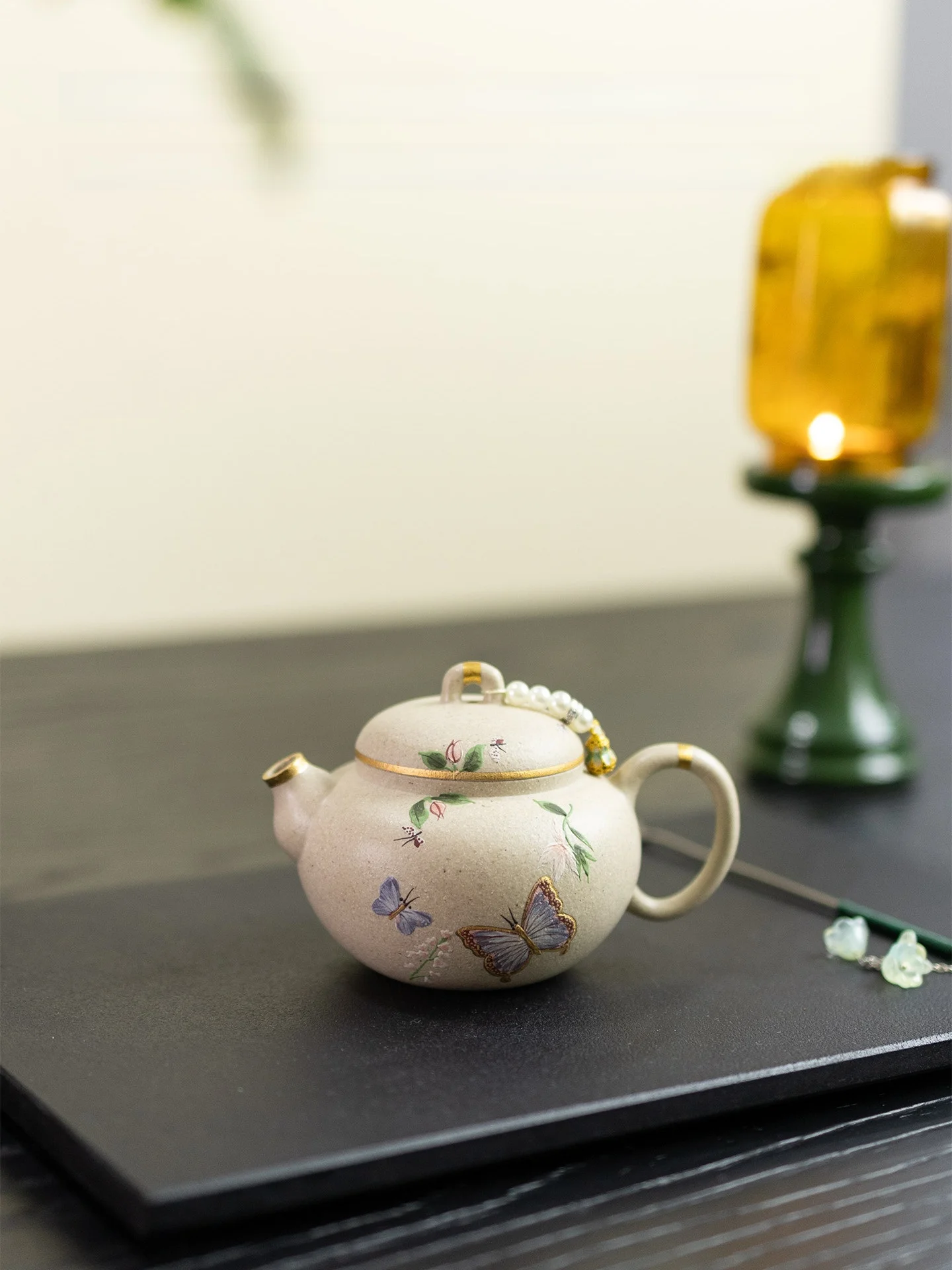 High-End Tea Set Gift Handmade Pot Purple Clay Yixing Tea Pot with Mud Painting Original Mine White Jade Segment Mud
High-End Tea Set Gift Handmade Pot Purple Clay Yixing Tea Pot with Mud Painting Original Mine White Jade Segment Mud