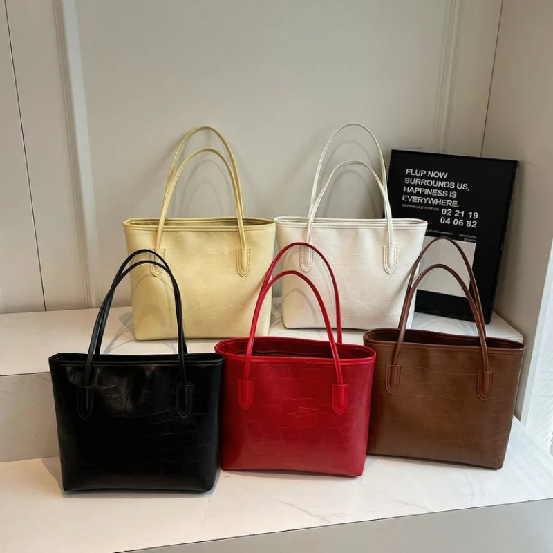 Luxury Solid Color Crossbody Bag For Business With Vintage Leather And Trendy Unique Designer Feature
Luxury Solid Color Crossbody Bag For Business With Vintage Leather And Trendy Unique Designer Feature