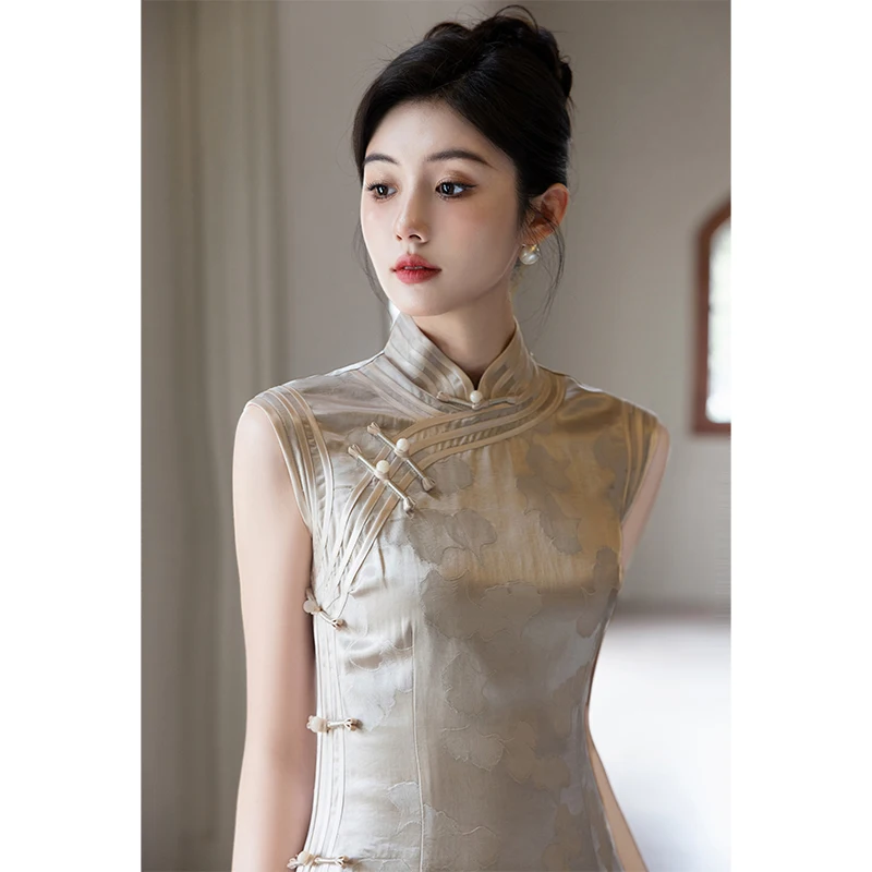 Элегантное молодежное платье-ципао с цветочной вышивкой, низким разрезом, для повседневной носки, традиционный китайский костюм
Элегантное молодежное платье-ципао с цветочной вышивкой, низким разрезом, для повседневной носки, традиционный китайский костюм