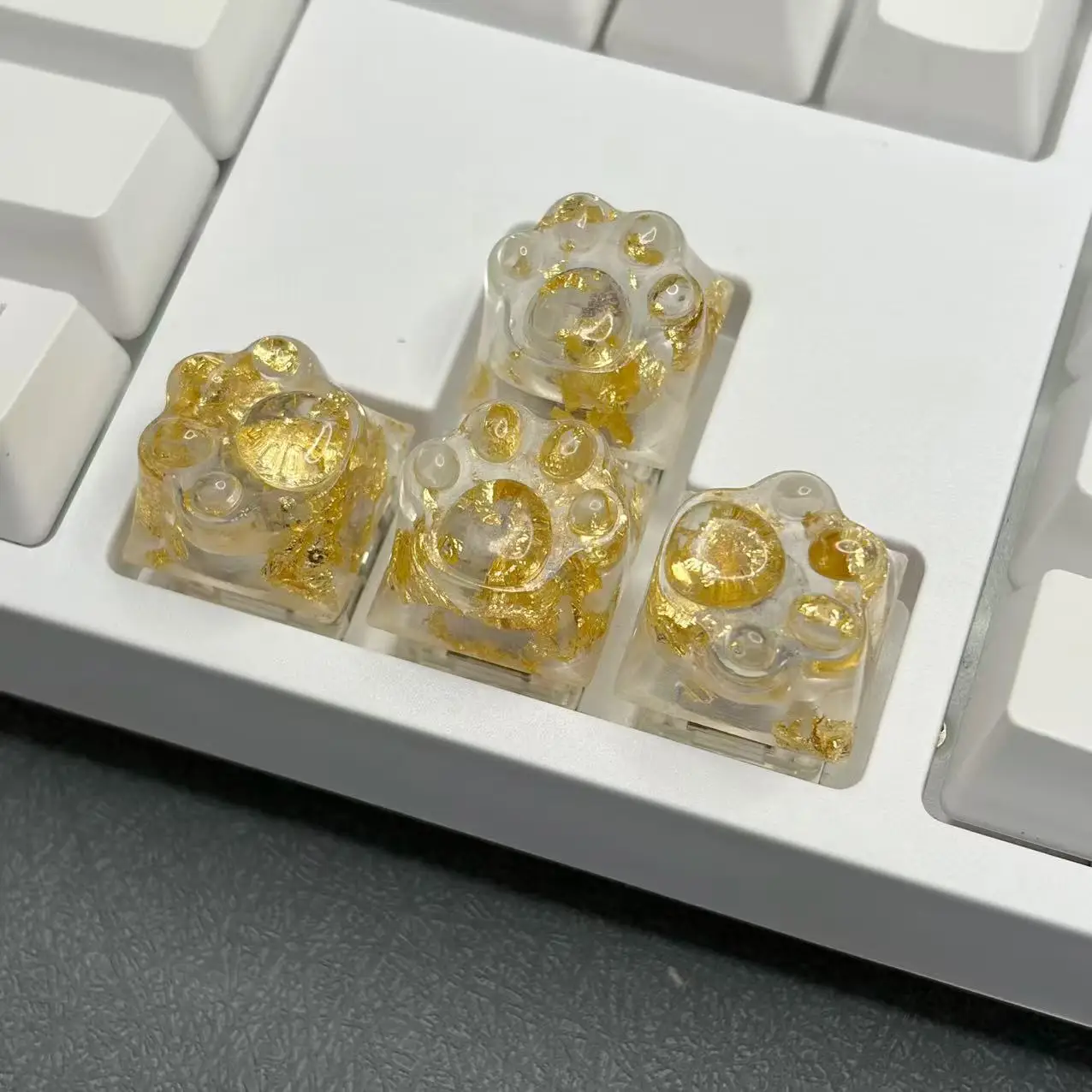 Adorable Translucent Personality Golden Cat Paw Keycap Transparent Resin Arrow Cross Axis Gaming Mechanical Keyboard Keycap
Adorable Translucent Personality Golden Cat Paw Keycap Transparent Resin Arrow Cross Axis Gaming Mechanical Keyboard Keycap