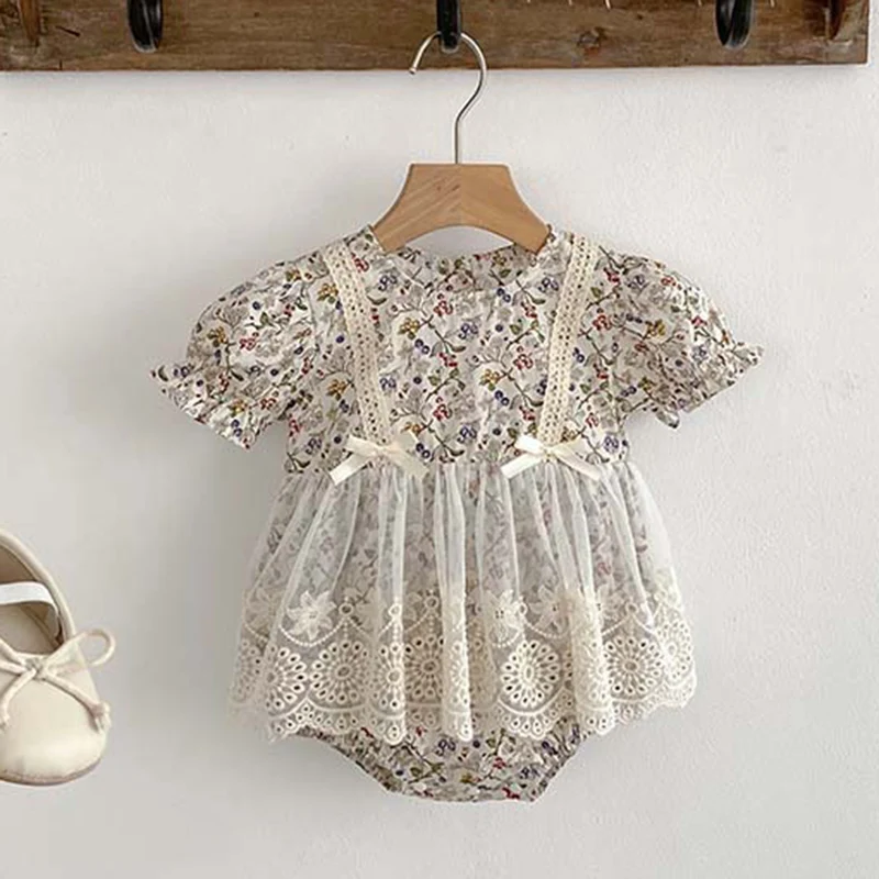 2024 New Summer Infant Baby Girl Bodysuits Short Sleeved Cotton Print Lace Splicing Toddler Baby Jumpsuit Children Clothing
2024 New Summer Infant Baby Girl Bodysuits Short Sleeved Cotton Print Lace Splicing Toddler Baby Jumpsuit Children Clothing
