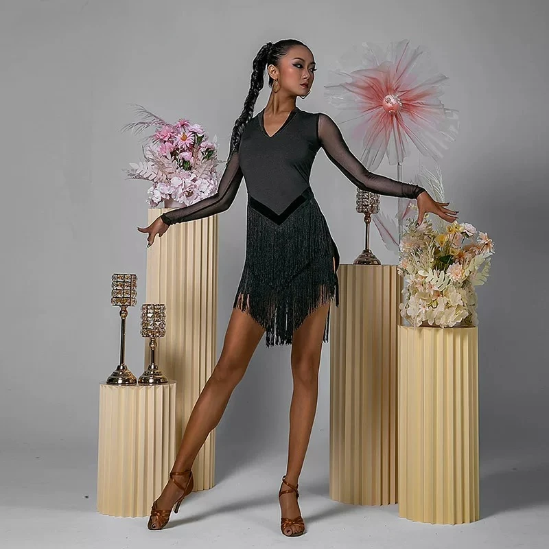 Latin dance dress women's adult new mesh long-sleeved splicing fringed backless practice suit
Latin dance dress women's adult new mesh long-sleeved splicing fringed backless practice suit