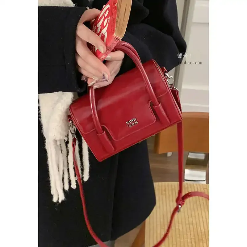 Fashion Red Handheld Mini Bag Women 2025 New Korean Single Shoulder Small Square Bags Versatile Ins Pu Leather Crossbody Pack
Fashion Red Handheld Mini Bag Women 2025 New Korean Single Shoulder Small Square Bags Versatile Ins Pu Leather Crossbody Pack