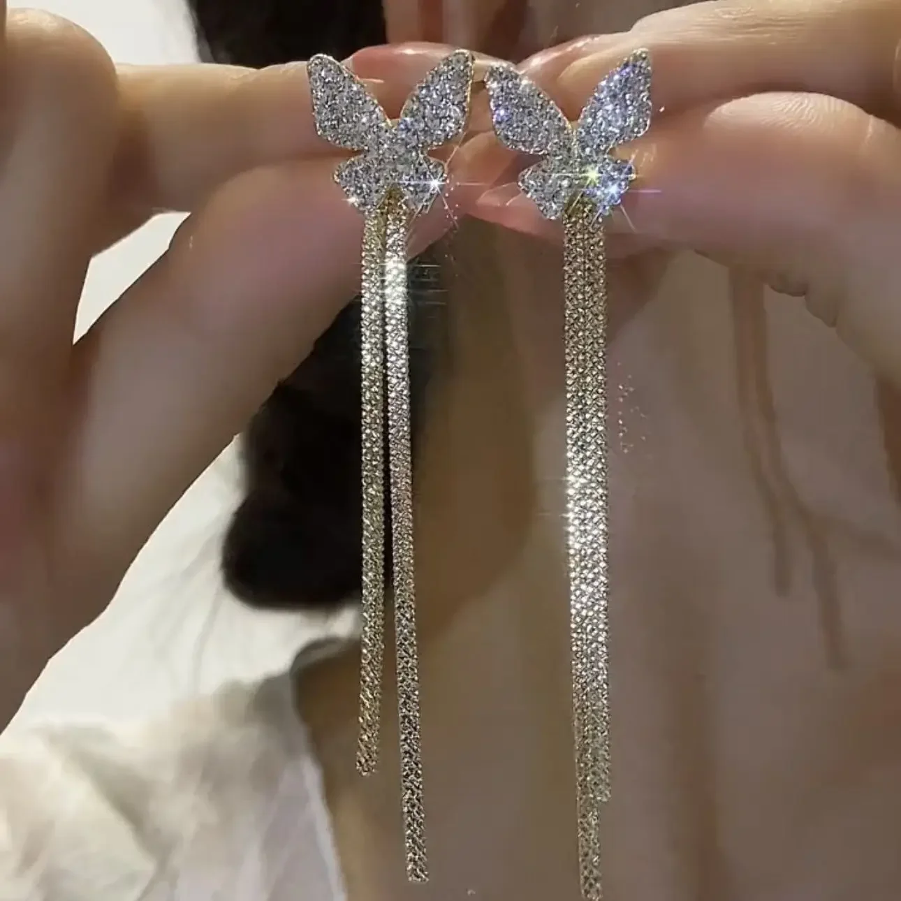 Light Luxury Long Fringed Crystal Butterfly Earrings Elegant Party Jewelry Simple Daily Accessories Worn in Two Pieces
Light Luxury Long Fringed Crystal Butterfly Earrings Elegant Party Jewelry Simple Daily Accessories Worn in Two Pieces