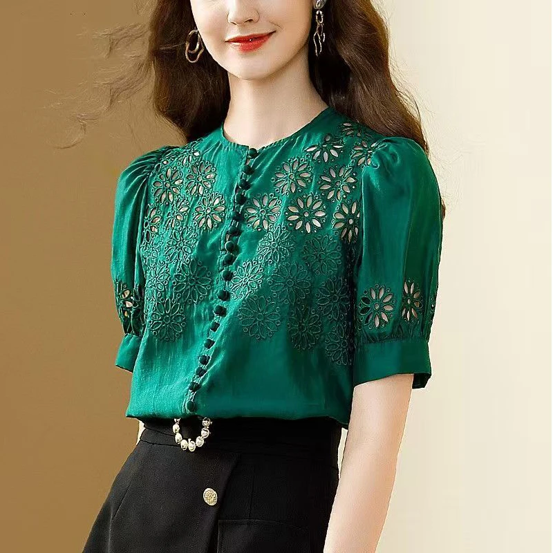 Vintage Luxury Embroidered Top Fashion Summer Hollow Out Shirt Round Neck Bubble Short Sleeve Women Blouse
Vintage Luxury Embroidered Top Fashion Summer Hollow Out Shirt Round Neck Bubble Short Sleeve Women Blouse