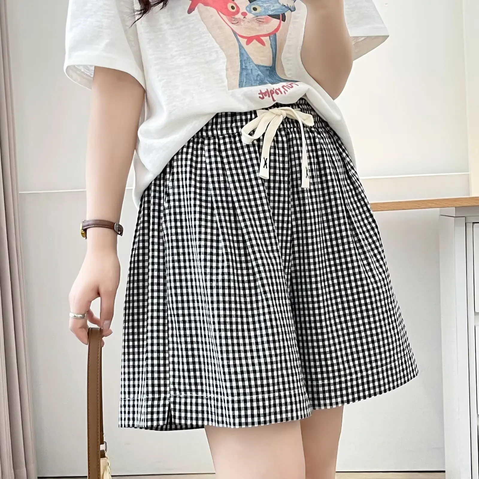 Женские шорты больших размеров 100 кг, свежие клетчатые шорты на шнурке, широкие шорты, новый летний стиль 2549
Женские шорты больших размеров 100 кг, свежие клетчатые шорты на шнурке, широкие шорты, новый летний стиль 2549