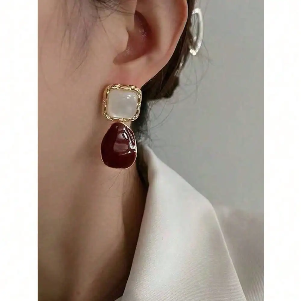 1 Pair Of Fashionable Square Dangling Earrings, Preferred For Women's Daily Decoration
1 Pair Of Fashionable Square Dangling Earrings, Preferred For Women's Daily Decoration