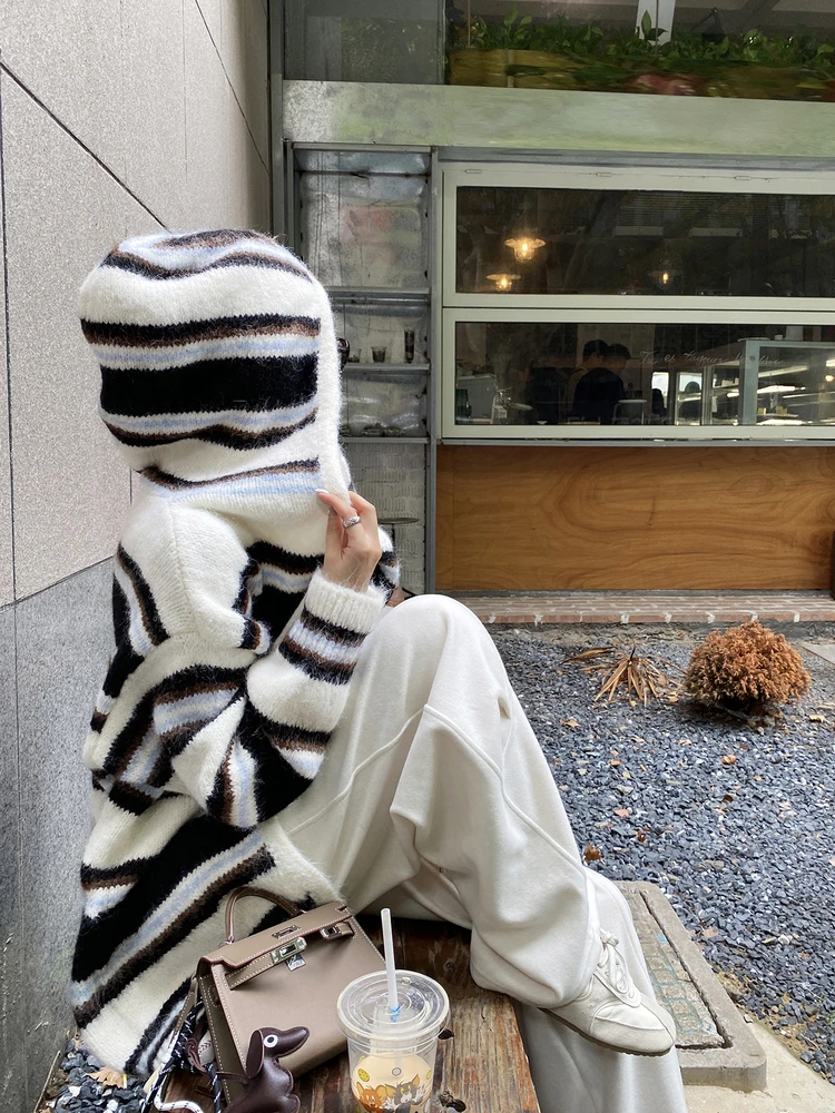 FEELROOM Высококачественный мягкий свободный вязаный кардиган с капюшоном, осенне-зимний полосатый свободный вязаный свитер-пальто
FEELROOM Высококачественный мягкий свободный вязаный кардиган с капюшоном, осенне-зимний полосатый свободный вязаный свитер-пальто