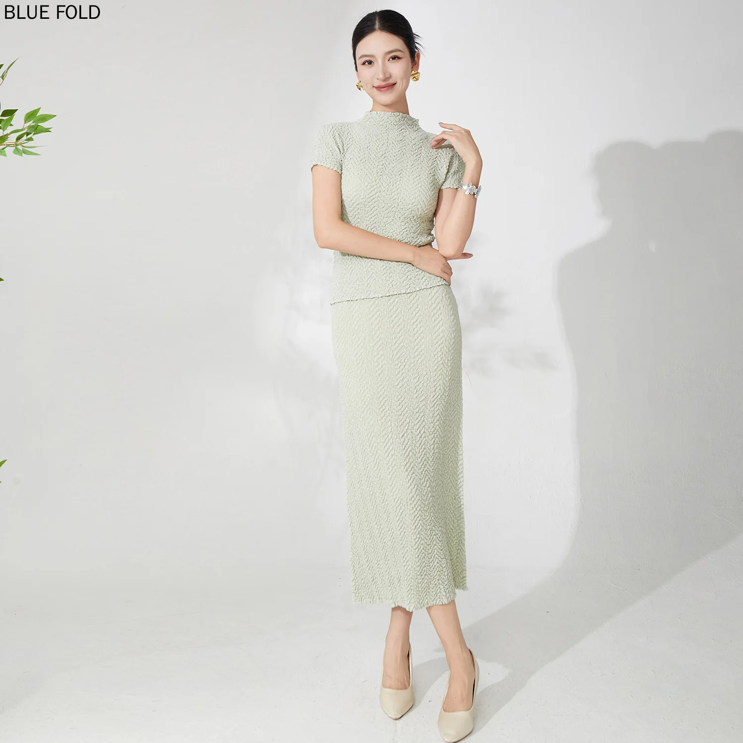 Women's High-end Suit Royal Sister Style Fashionable Temperament Elegant Short-sleeved T-shirt Hip-cover Skirt Miyake Two-piece
Women's High-end Suit Royal Sister Style Fashionable Temperament Elegant Short-sleeved T-shirt Hip-cover Skirt Miyake Two-piece