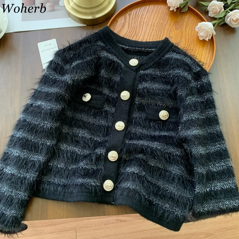 2025 Autumn Clothing Fur Patchwork Cardigan Fashion Single Breasted Sueter Mujer Korean Pull Femme Loose Knitted Sweater Tops
2025 Autumn Clothing Fur Patchwork Cardigan Fashion Single Breasted Sueter Mujer Korean Pull Femme Loose Knitted Sweater Tops