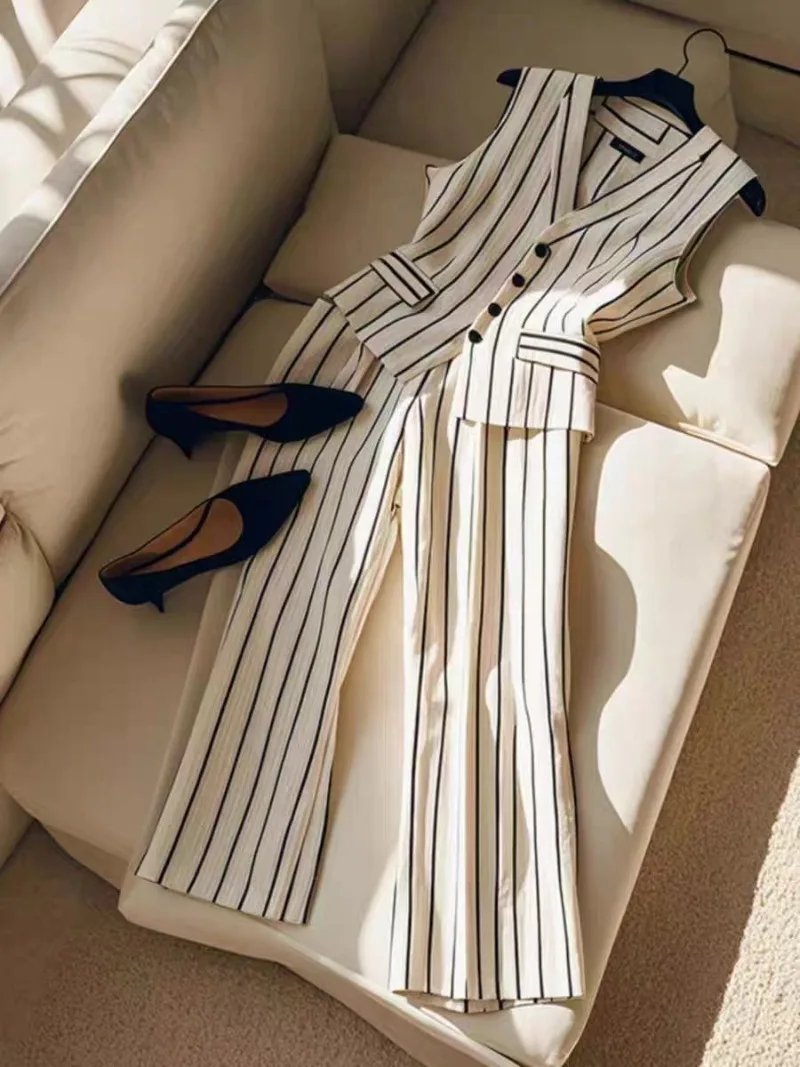 New Fashion Striped Summer Women's Suit Temperament Sleeveless V-neck Vest Top + Angle-Length Wide Leg Pants Two Piece Set OL
New Fashion Striped Summer Women's Suit Temperament Sleeveless V-neck Vest Top + Angle-Length Wide Leg Pants Two Piece Set OL