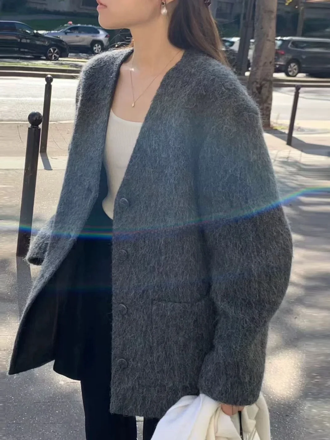 Retro Fluffy Coat V-Ne Single Button Versatile Women's Woolen Jaet Warm Sli Ladies' Outerwear Winter Season
Retro Fluffy Coat V-Ne Single Button Versatile Women's Woolen Jaet Warm Sli Ladies' Outerwear Winter Season