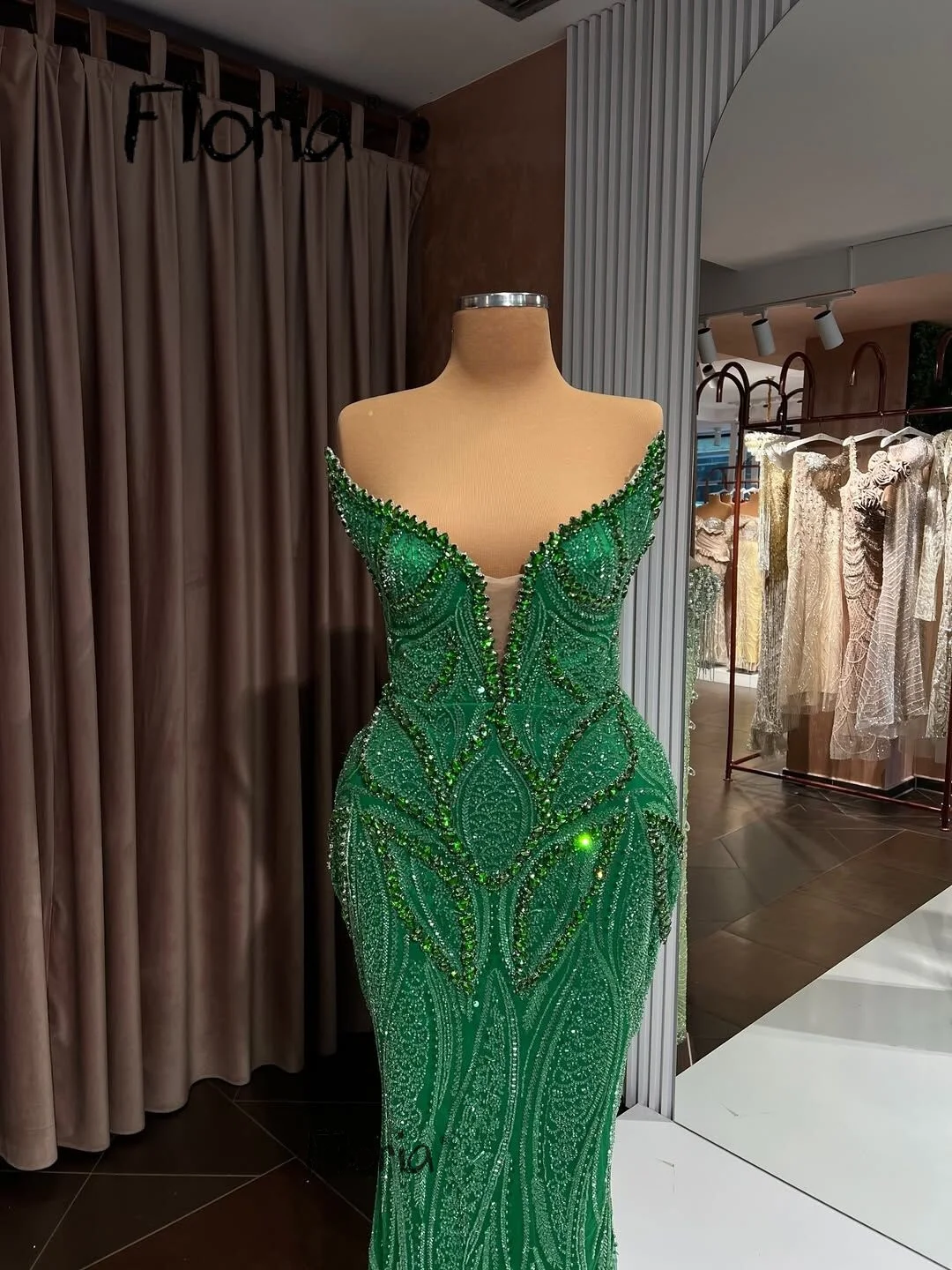 Изумрудно-зеленые платья для выпускного вечера из двух частей, расшитые бисером и кристаллами, свадебные платья с вырезами, платья для дня рождения по индивидуальному заказу плать
Изумрудно-зеленые платья для выпускного вечера из двух частей, расшитые бисером и кристаллами, свадебные платья с вырезами, платья для дня рождения по индивидуальному заказу плать