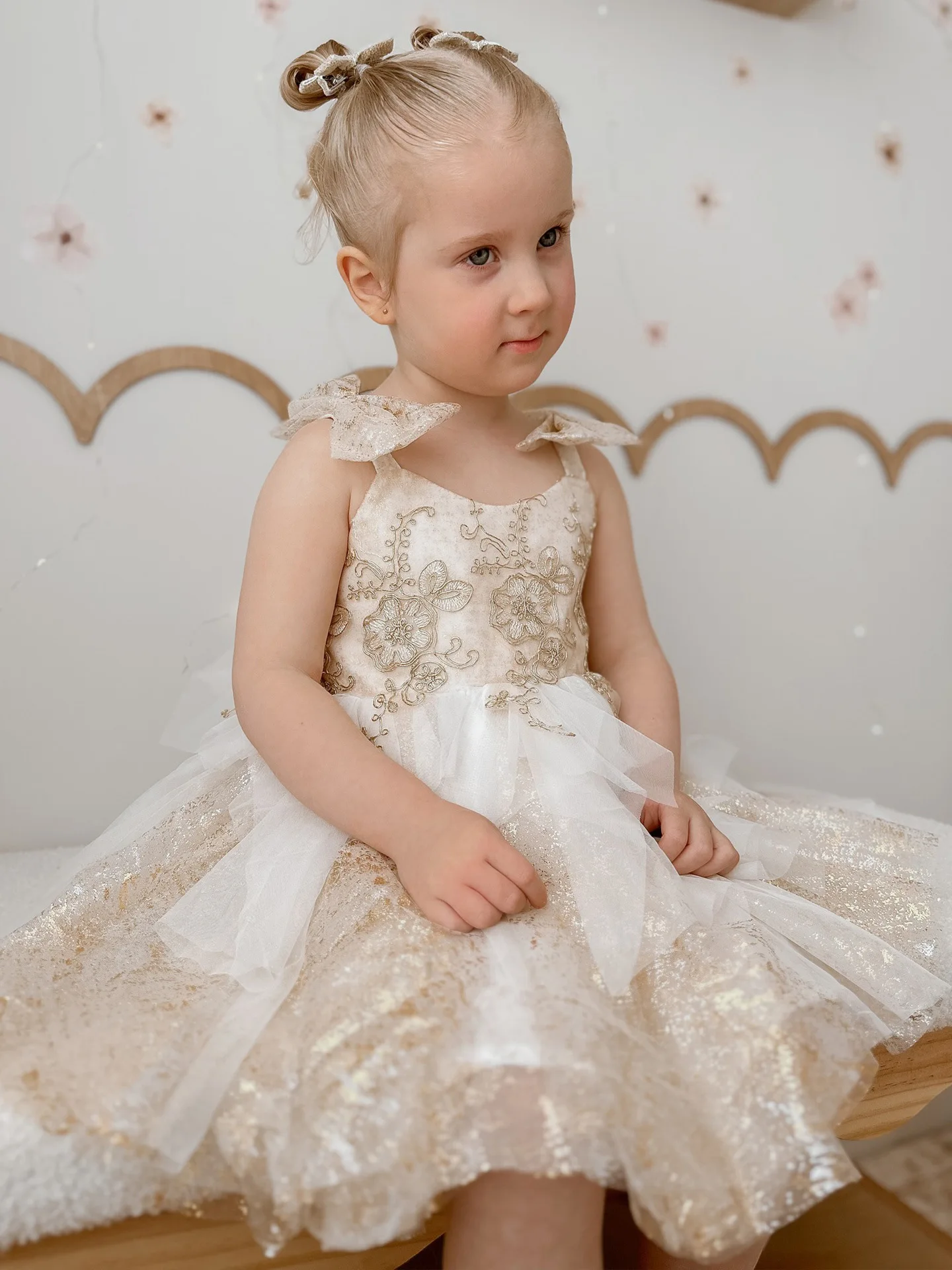 Custom Gold Sequin Floral Tulle Flower Girl Dress First Christmas Dress Wedding Party Gown for Girls فساتين اطفال س
Custom Gold Sequin Floral Tulle Flower Girl Dress First Christmas Dress Wedding Party Gown for Girls فساتين اطفال س