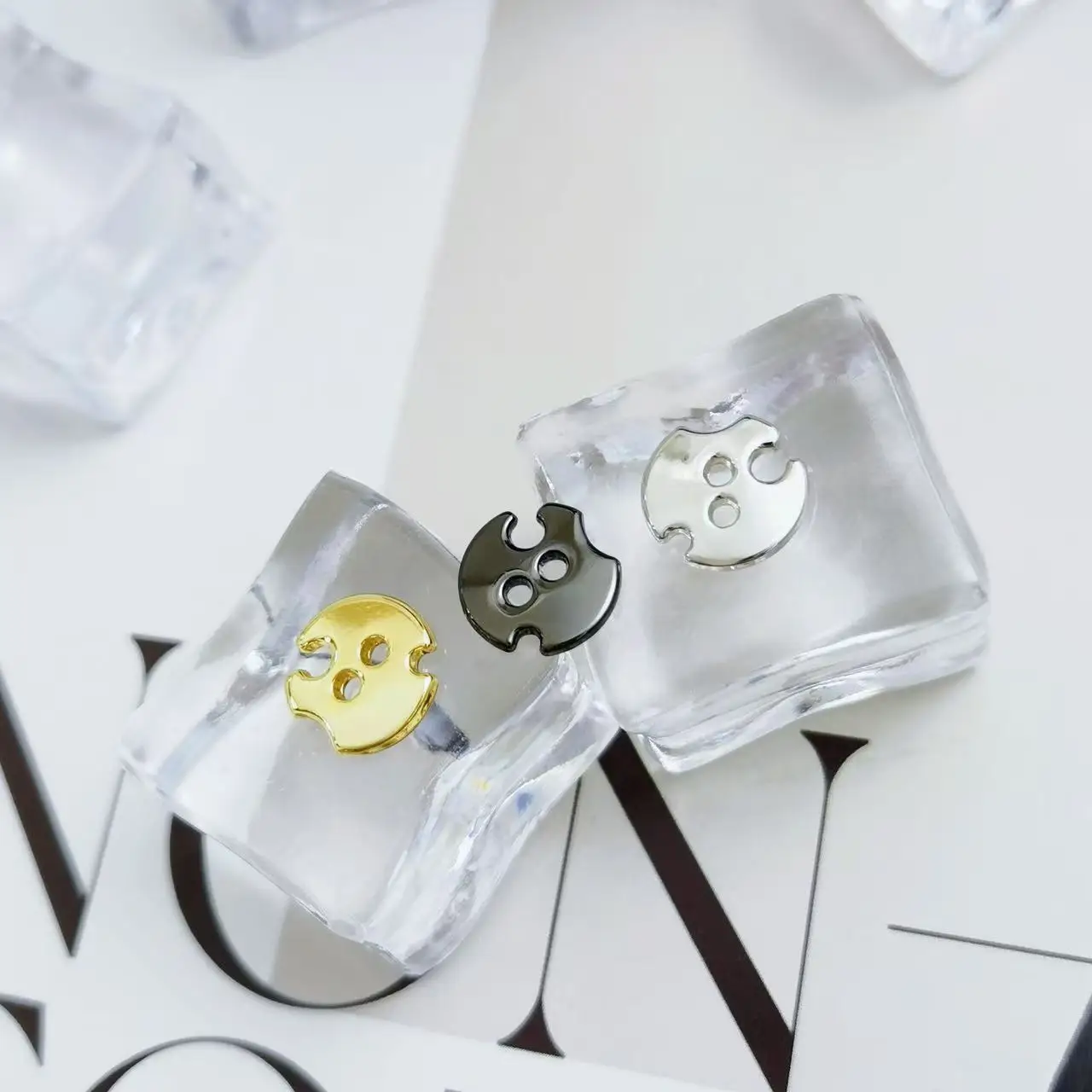 Notched Irregular Metal Buttons Two Hole Alloy Fittings For Shirt Blazer Decor
Notched Irregular Metal Buttons Two Hole Alloy Fittings For Shirt Blazer Decor