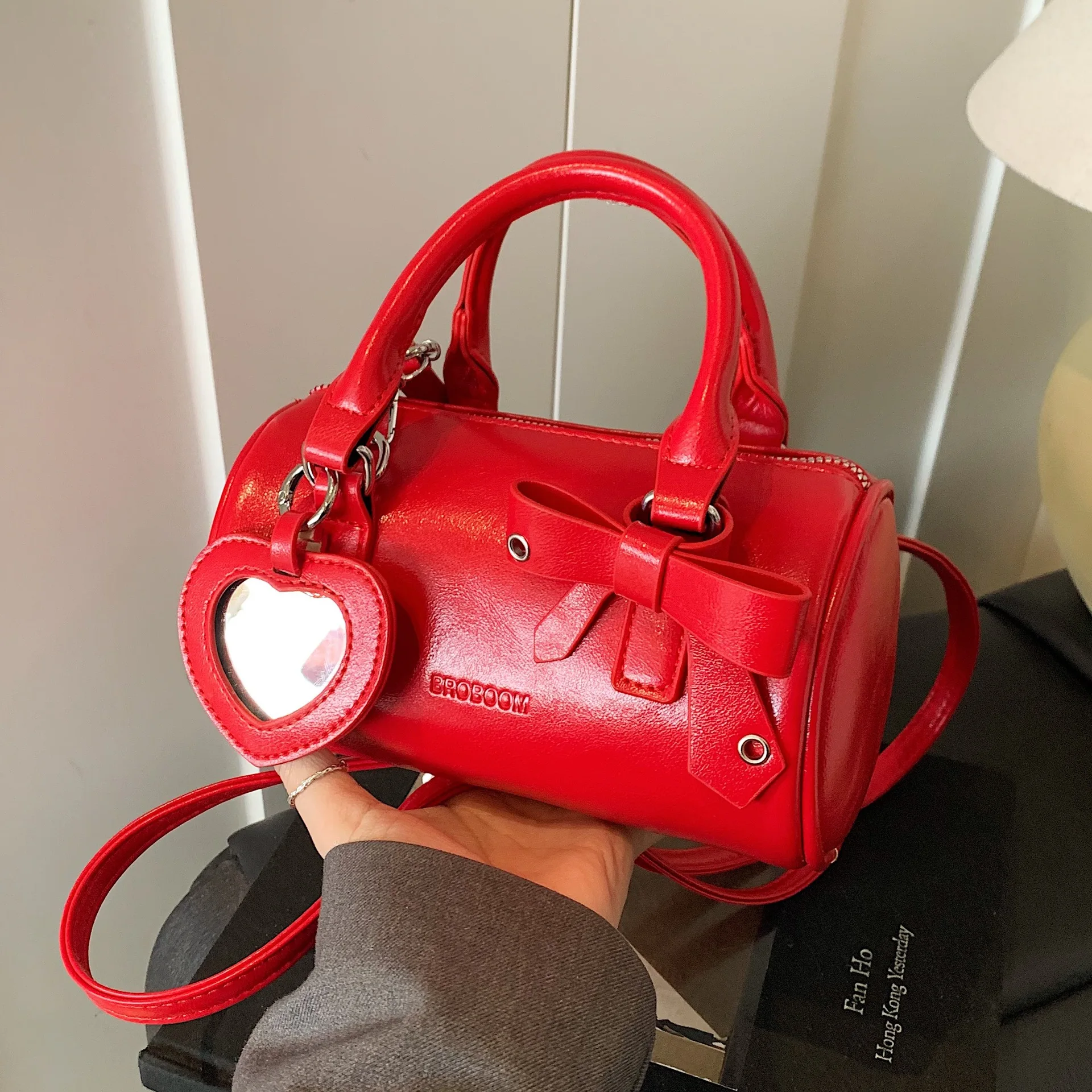 Women Mini Crossbody Bags Fashion All-Match Zipper Pillow Bag with Mirror Summer New Soft Leather Ladies Handbags
Women Mini Crossbody Bags Fashion All-Match Zipper Pillow Bag with Mirror Summer New Soft Leather Ladies Handbags