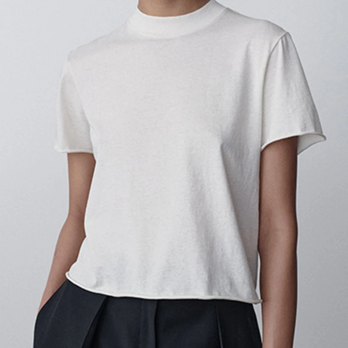 2024 New Solid Color T-shirt Casual Simple Round Neck Short Sleeve T-shirts Women Spring Summer Basic Fashion Tees Tops Clothing
2024 New Solid Color T-shirt Casual Simple Round Neck Short Sleeve T-shirts Women Spring Summer Basic Fashion Tees Tops Clothing