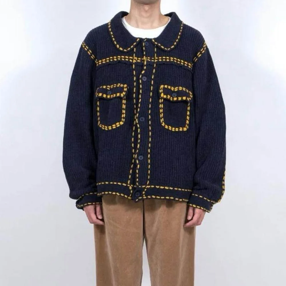 Knitted Sweater with Pocket Cardigan Jacket with Visible Thread and Contrasting Colors Cardigan 24AW
Knitted Sweater with Pocket Cardigan Jacket with Visible Thread and Contrasting Colors Cardigan 24AW