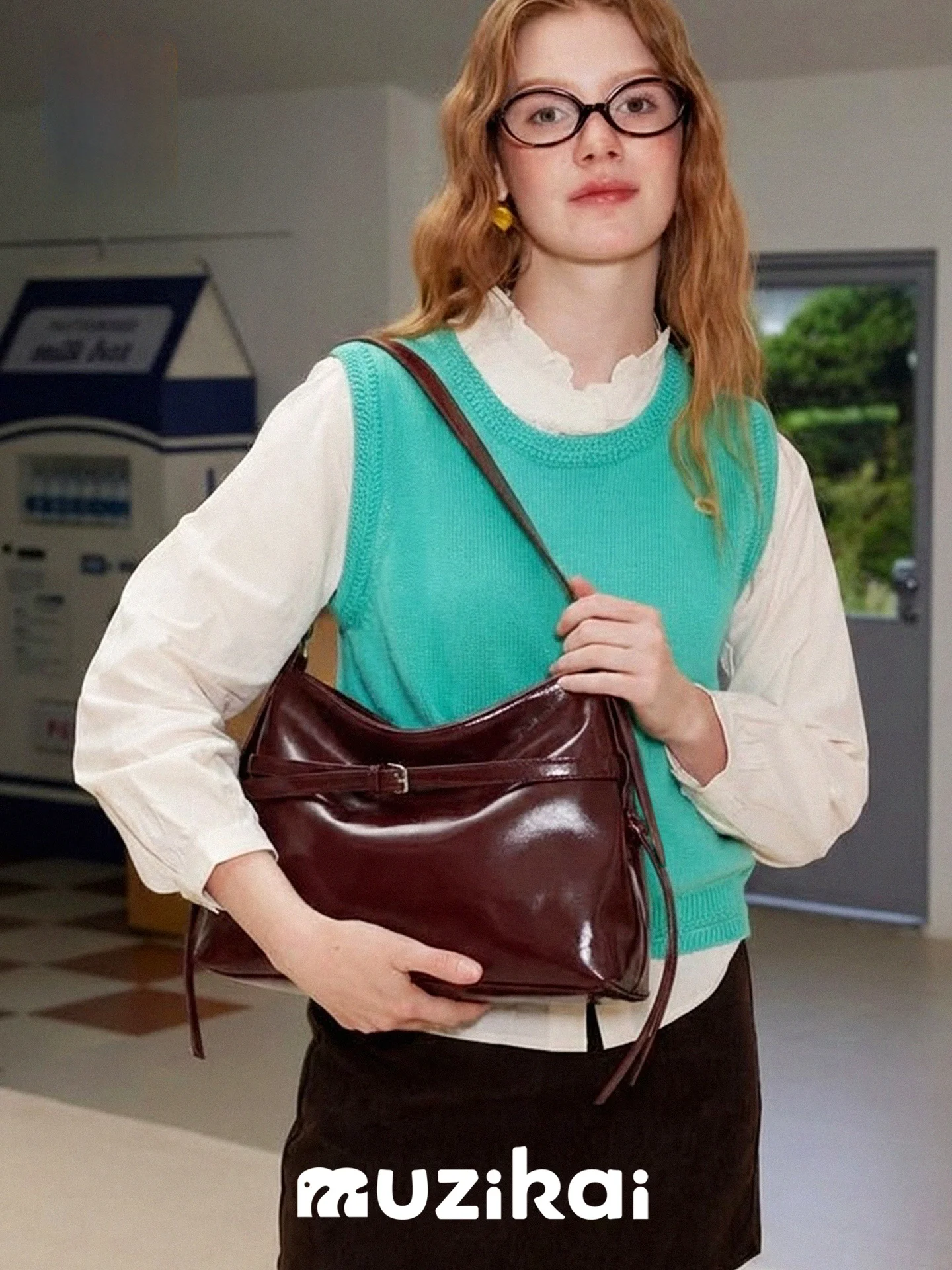 MuziKai Large Capacity Women's Tote Bag Fashionable Retro Commuter Shoulder Crossbody Bag British Style Summer 2026 New
MuziKai Large Capacity Women's Tote Bag Fashionable Retro Commuter Shoulder Crossbody Bag British Style Summer 2026 New