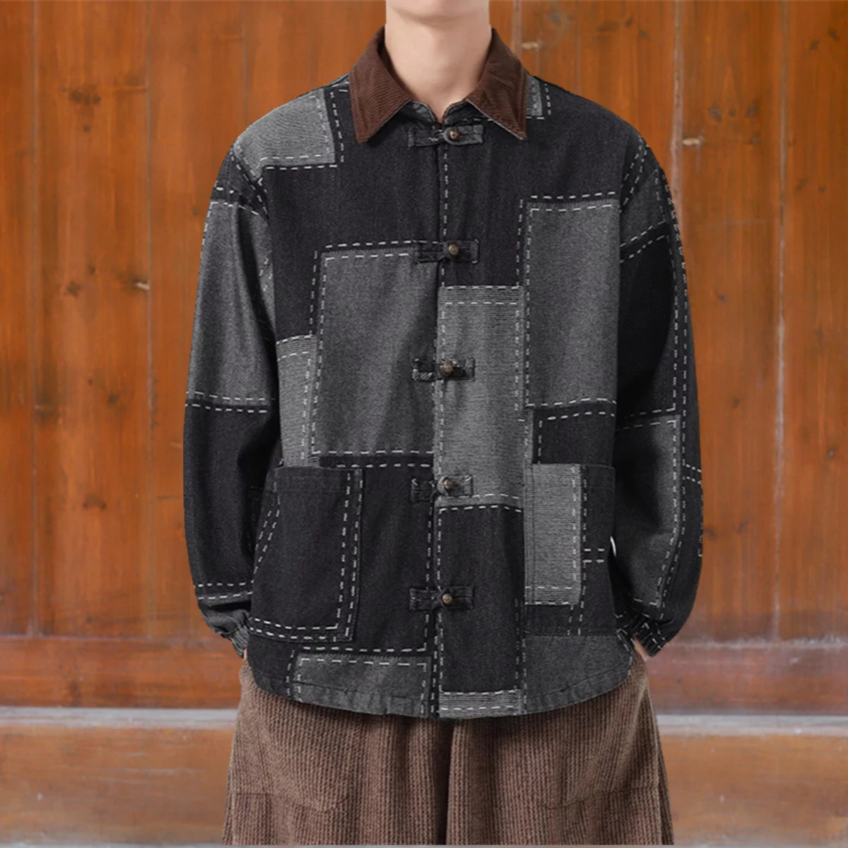 Мужская джинсовая куртка в стиле ретро, свободного кроя, в китайском стиле, на пуговицах, осенняя новинка, верхняя одежда для мужчин
Мужская джинсовая куртка в стиле ретро, свободного кроя, в китайском стиле, на пуговицах, осенняя новинка, верхняя одежда для мужчин