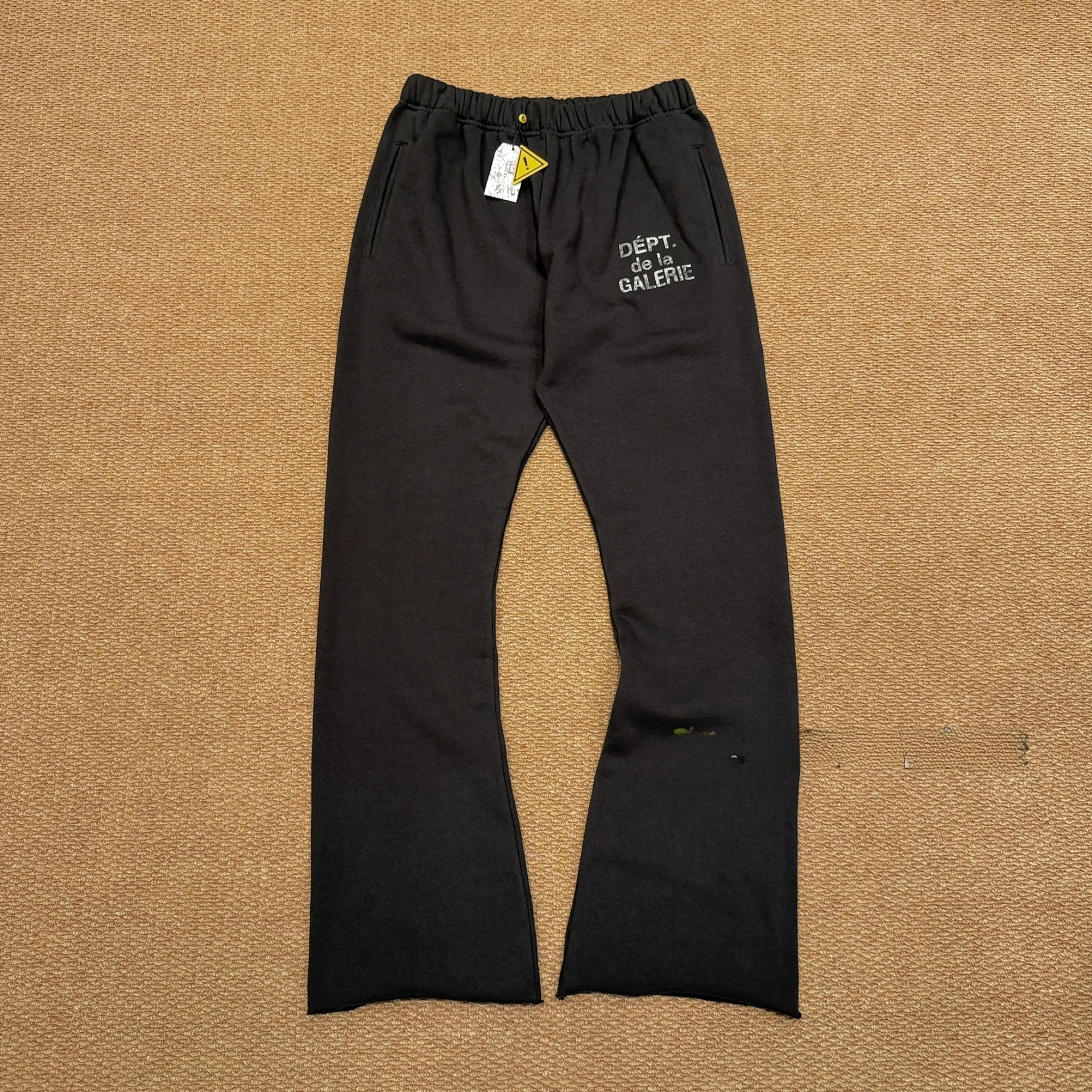 New Retro French Print Micro Flared Sweatpants Washed out Casual Sports Long Trousers Breathable Cotton Youth Popular
New Retro French Print Micro Flared Sweatpants Washed out Casual Sports Long Trousers Breathable Cotton Youth Popular