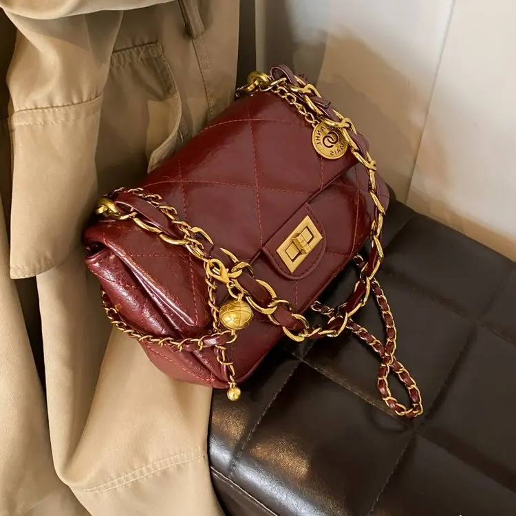 2025 Luxury Vegan Leather Shoulder Bag Women's Rhinestone Chain Crossbody for Office Gym Outing | Fall Winter Compact Handbag
2025 Luxury Vegan Leather Shoulder Bag Women's Rhinestone Chain Crossbody for Office Gym Outing | Fall Winter Compact Handbag