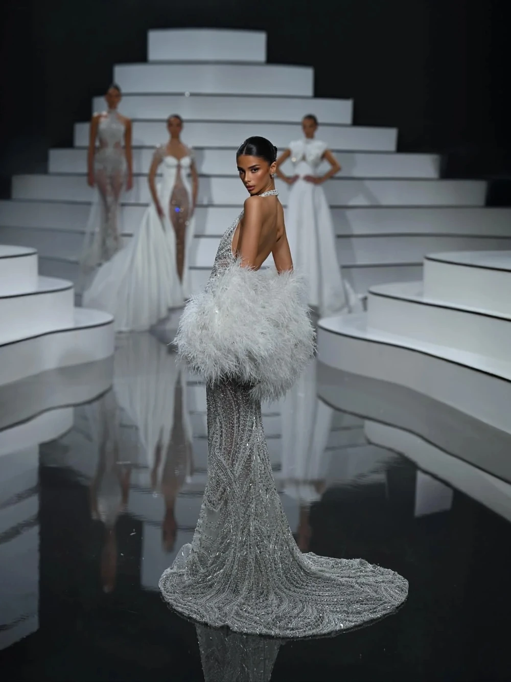Richly Feathers Mermaid Wedding Dress Sexy Backless Beaded Fashionable Customized Bridal Gown Celebrity Gala Party Women Wear
Richly Feathers Mermaid Wedding Dress Sexy Backless Beaded Fashionable Customized Bridal Gown Celebrity Gala Party Women Wear