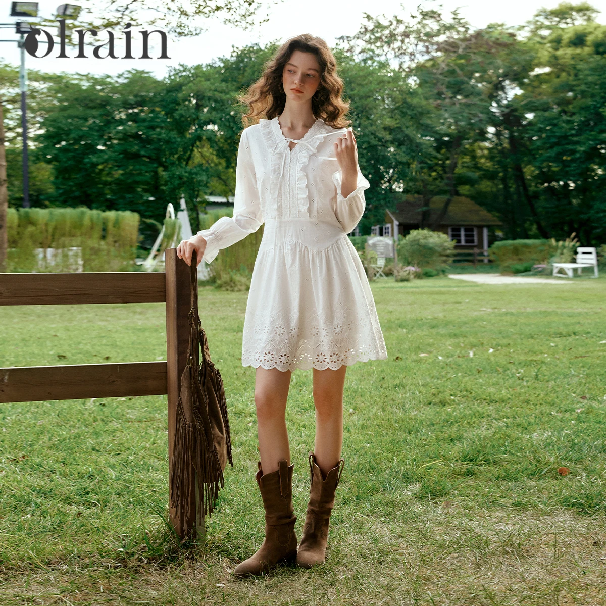 OLrain Women's French Ruffle Collar Long Sleeve Dress Hollow Embroidery Cotton Waist Fitted A-line Mini White Dress O58CL003232
OLrain Women's French Ruffle Collar Long Sleeve Dress Hollow Embroidery Cotton Waist Fitted A-line Mini White Dress O58CL003232
