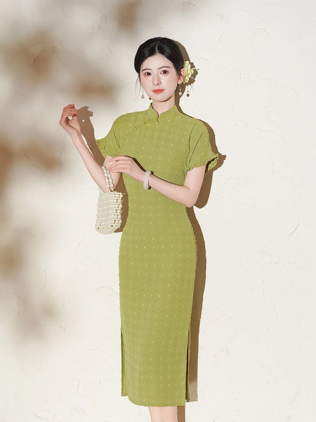2026 New Summer Improved Cheongsam Dress Chinese Green Temperament Slimming Long Style Daily Retro Qipao Dress
2026 New Summer Improved Cheongsam Dress Chinese Green Temperament Slimming Long Style Daily Retro Qipao Dress