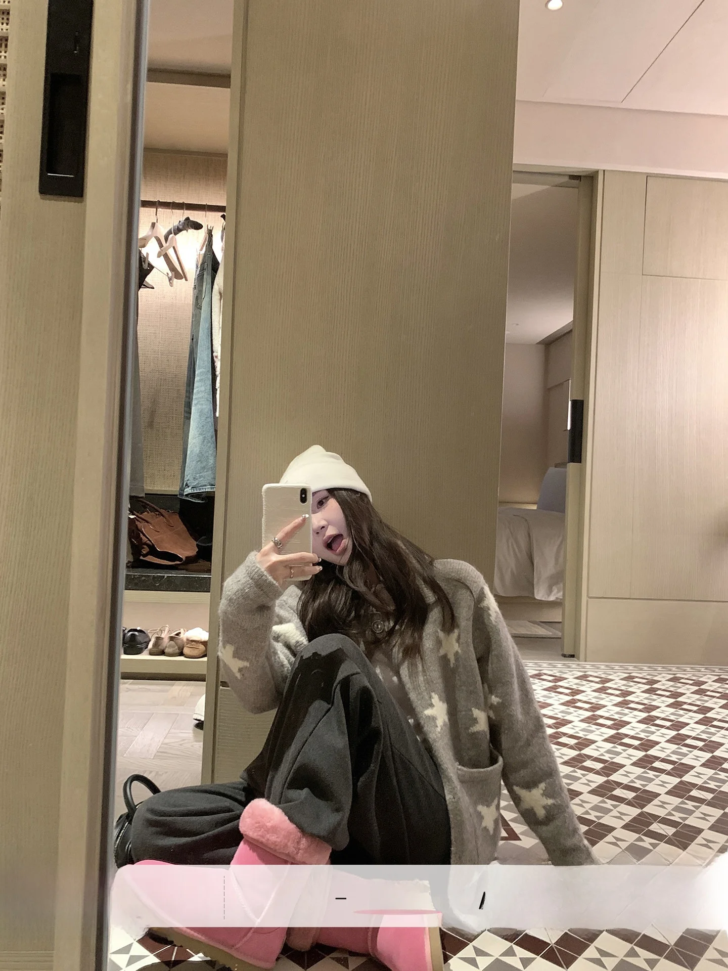 Gray Knitted Sweater Coat for Women Spring Casual Loose Fit Star Design Turn-down Collar Open Cardigan Elegant Style
Gray Knitted Sweater Coat for Women Spring Casual Loose Fit Star Design Turn-down Collar Open Cardigan Elegant Style