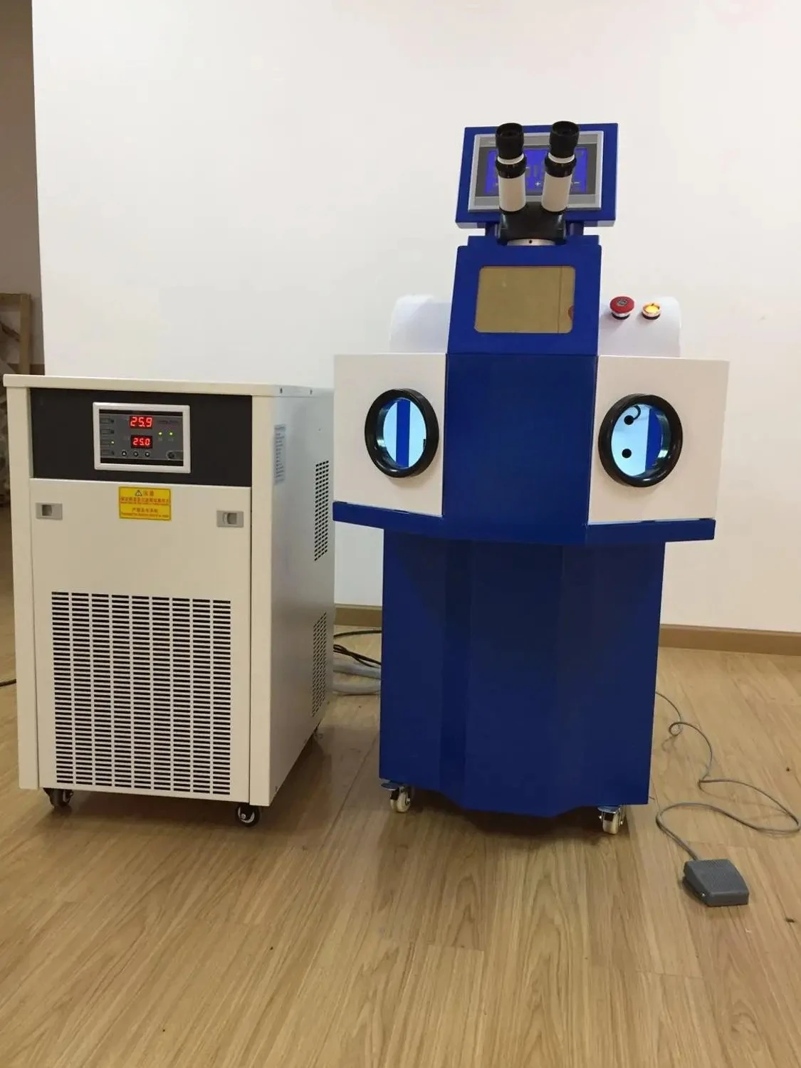New Design High Precision Laser Gold Sliver Jewelry Welding/Soldering/Sealing Machine
New Design High Precision Laser Gold Sliver Jewelry Welding/Soldering/Sealing Machine