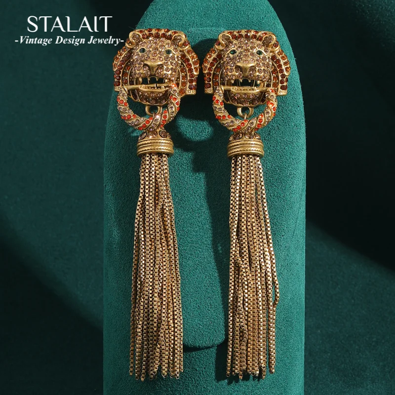 Роскошные антикварные ювелирные изделия золотого цвета, металлическая цепочка с кисточками, серьги-капли с красным кристаллом и львом, винтажные женские аксессуары, новинка 2023 года
Роскошные антикварные ювелирные изделия золотого цвета, металлическая цепочка с кисточками, серьги-капли с красным кристаллом и львом, винтажные женские аксессуары, новинка 2023 года