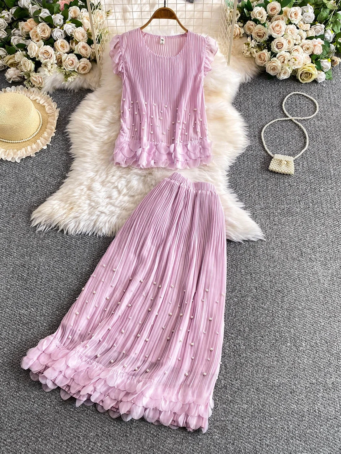 Elegant round Neck Fly Sleeve Top with Heavy Beading And Pleated Skirt Two Piece Set Floral Print Summer Fashion for Young Women
Elegant round Neck Fly Sleeve Top with Heavy Beading And Pleated Skirt Two Piece Set Floral Print Summer Fashion for Young Women