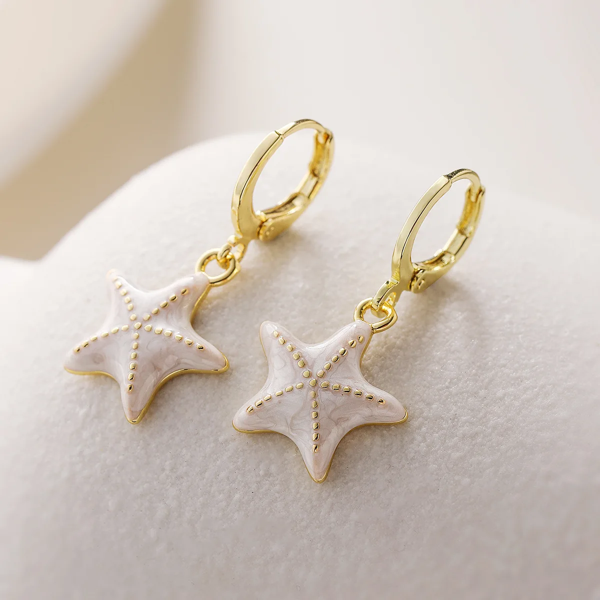 Aogu Cross-Border Vintage Copper Plated 8K Gold Drip Oil Starfi Earrings Women's Faion Retro Hoop Earrings Jewelry
Aogu Cross-Border Vintage Copper Plated 8K Gold Drip Oil Starfi Earrings Women's Faion Retro Hoop Earrings Jewelry