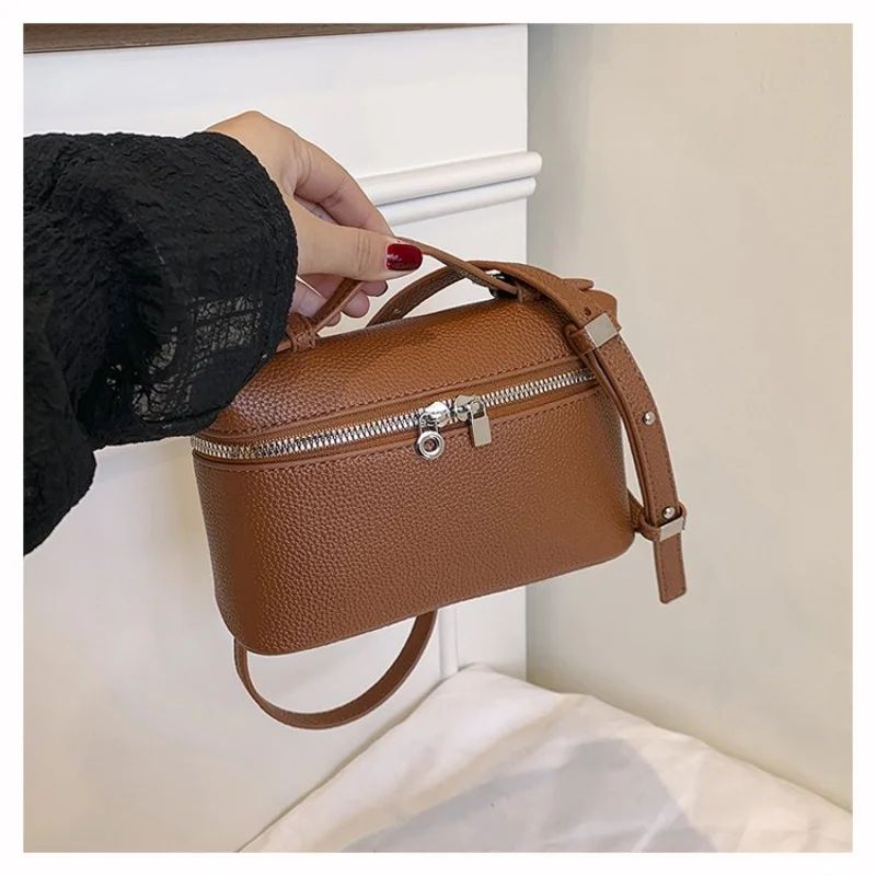 High-End Luxury Brand Leather Ladies Handbag Famous Designer Fashionable Elegant Elegant Embellishment Daily Bag
High-End Luxury Brand Leather Ladies Handbag Famous Designer Fashionable Elegant Elegant Embellishment Daily Bag