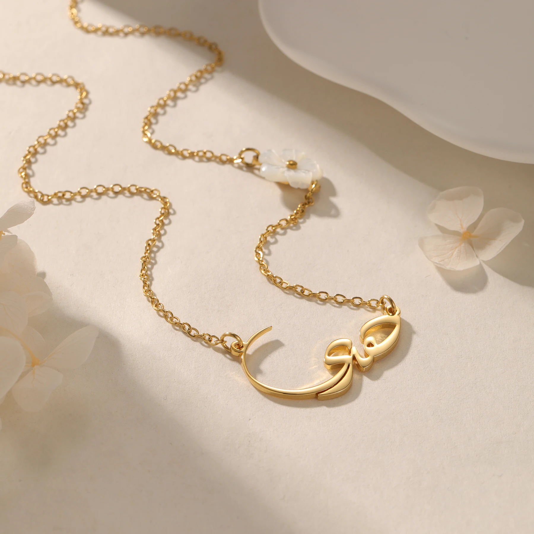 Custom Arabic Name Necklace Personalized English Mother-Of-Pearl Flower Pendant Luxury Name Exquisite Jewelry Gift For Women
Custom Arabic Name Necklace Personalized English Mother-Of-Pearl Flower Pendant Luxury Name Exquisite Jewelry Gift For Women