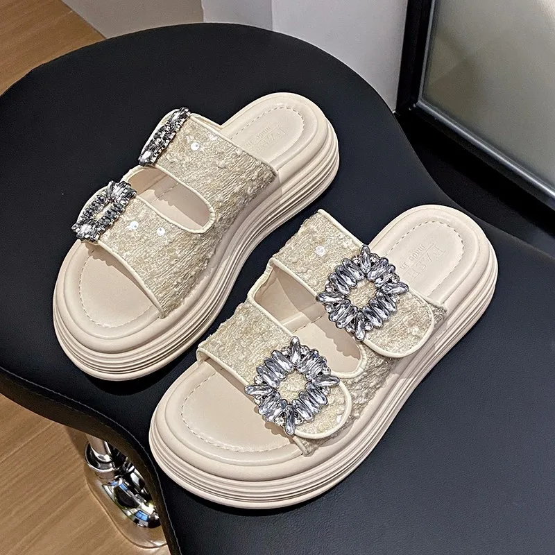 Women Slippers 2025 Summer New European American Wind Water Diamond Slippers Flat-Bottomed Temperament Soft-Soled Womens Sandals
Women Slippers 2025 Summer New European American Wind Water Diamond Slippers Flat-Bottomed Temperament Soft-Soled Womens Sandals